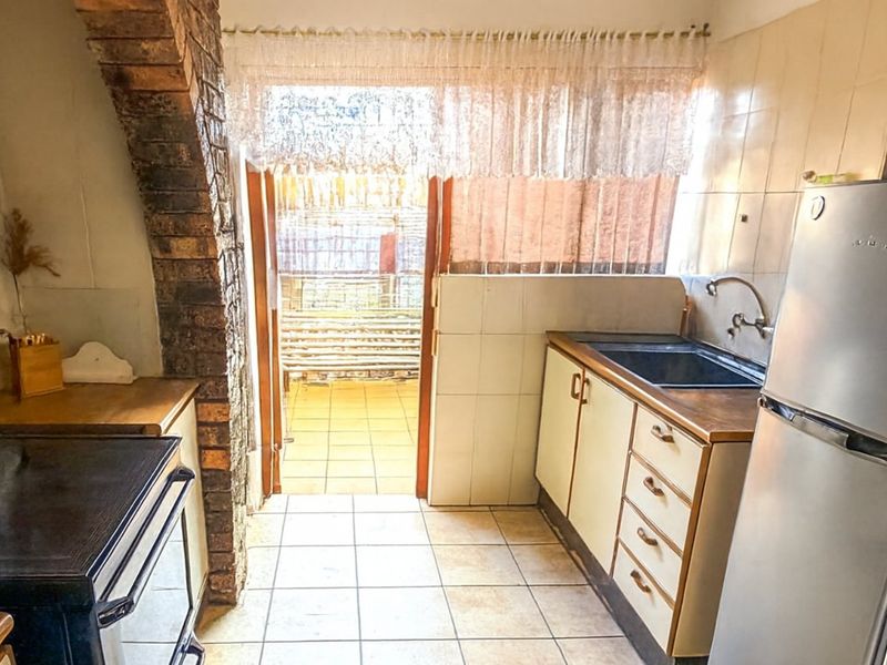 Low Levy, Captivating 2-Bedroom Simplex in Small-Dog Friendly, Complex in Gonubie (By the Sea) - Photo 8