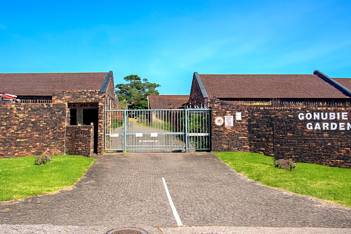 Low Levy, Captivating 2-Bedroom Simplex in Small-Dog Friendly, Complex in Gonubie (By the Sea) - Photo 2