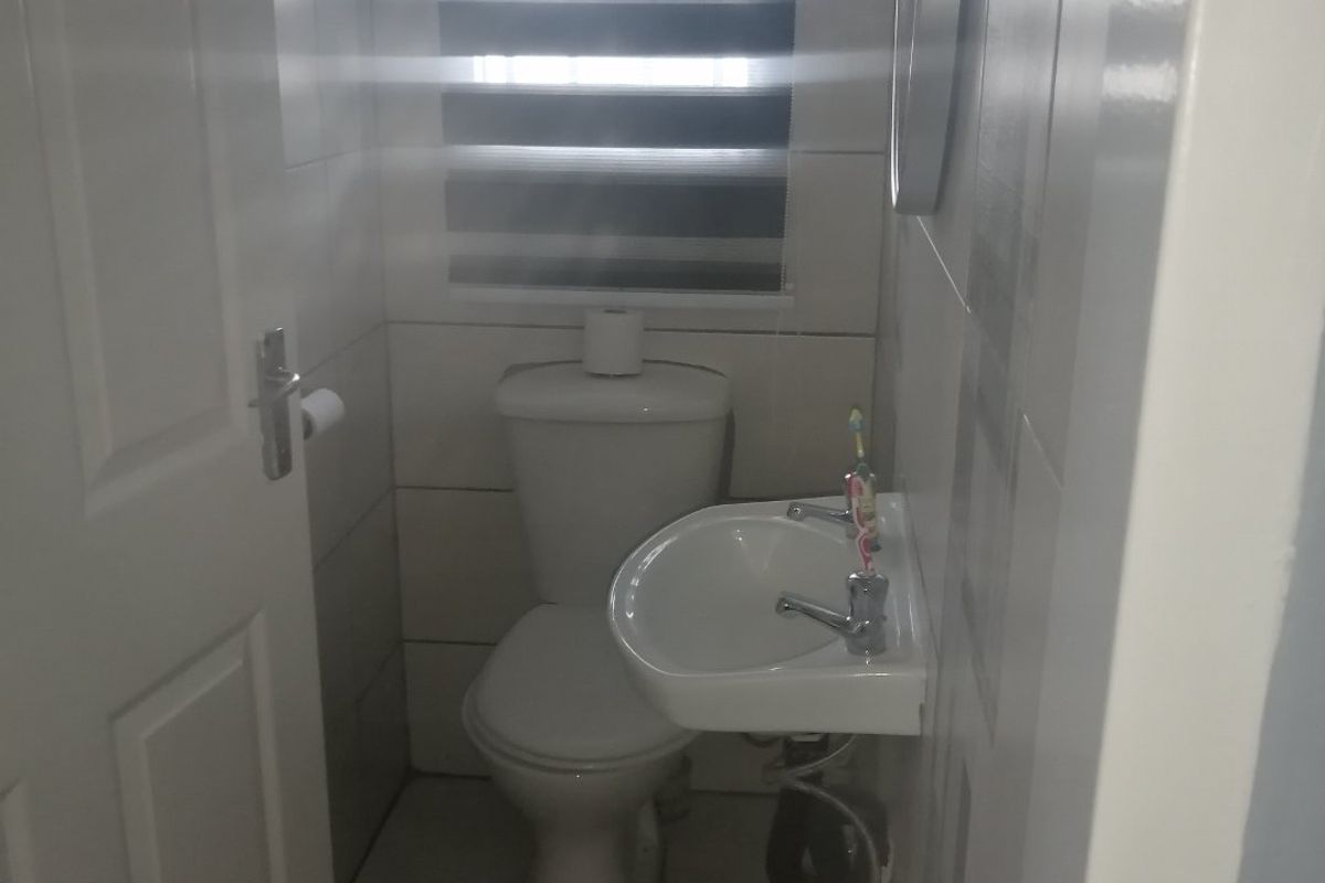 3 bedroom 3 bathroom double garage stand alone house - Photo 5