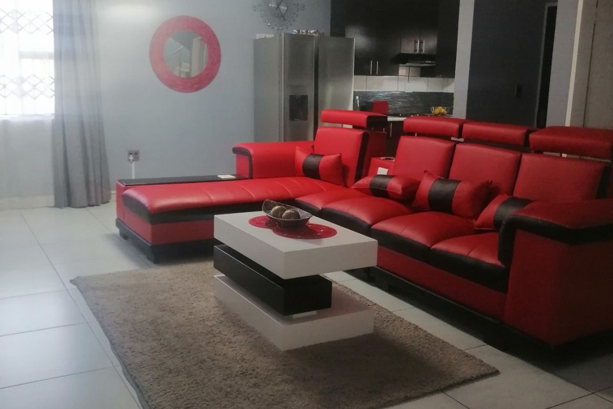 3 bedroom 3 bathroom double garage stand alone house - Photo 3