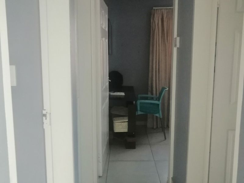 3 bedroom 3 bathroom double garage stand alone house - Photo 7