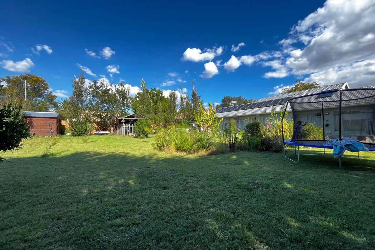 ***SOLE MANDATE***           Beautiful Open-Plan Family Home with Modern Finishes, Solar System & Excellent Security - Photo 4