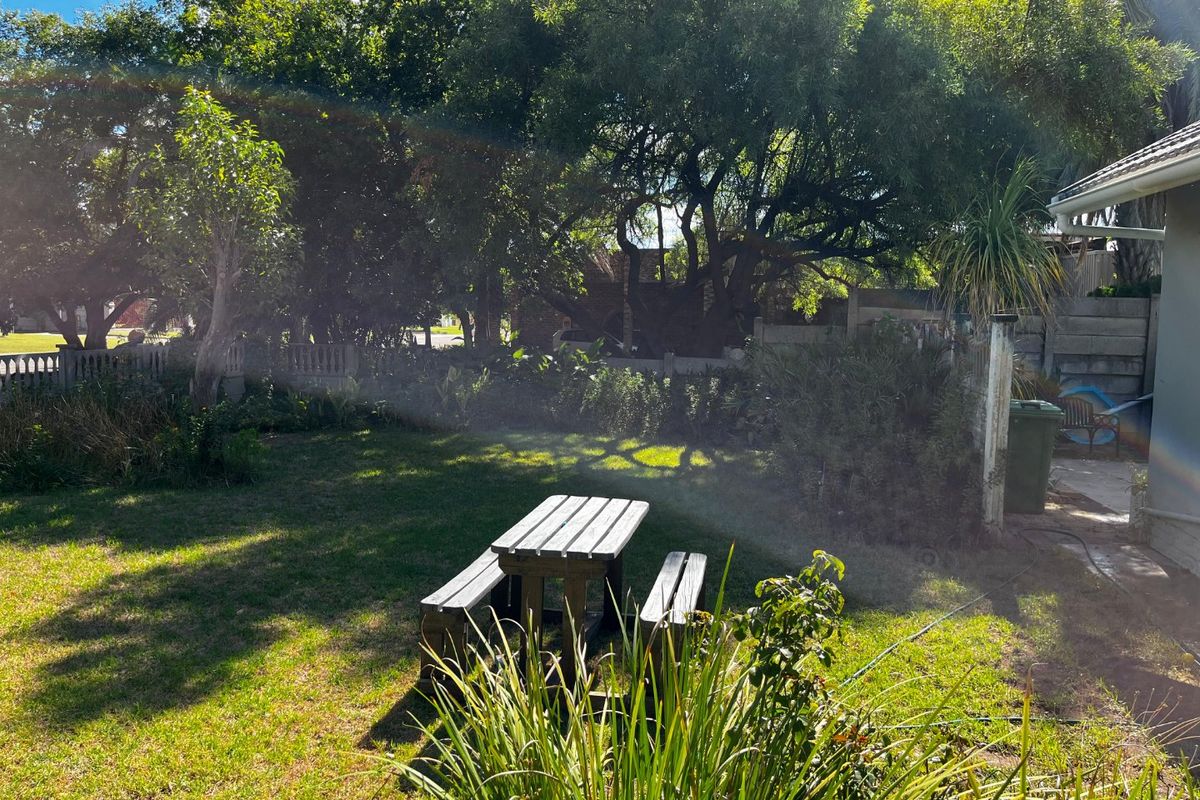 ***SOLE MANDATE***           Beautiful Open-Plan Family Home with Modern Finishes, Solar System & Excellent Security - Photo 5