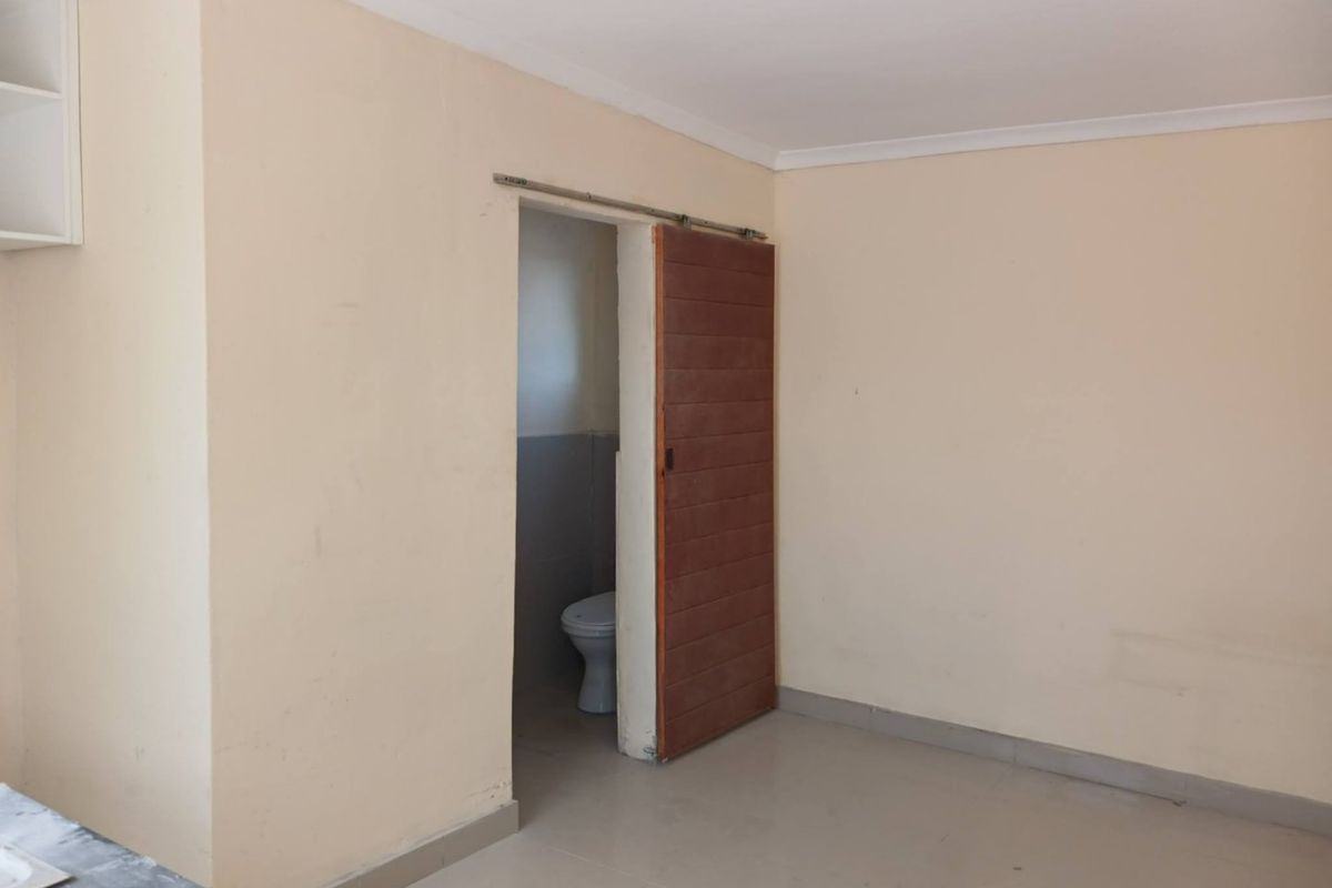 Semi Furnished Bachelor Flat  - Photo 2