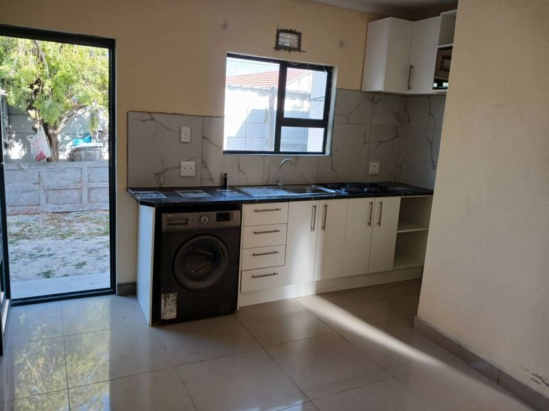 Semi Furnished Bachelor Flat  - Photo 3