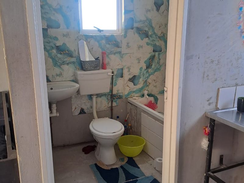 2 Bedroom house for sale- Cash Buyers only Transfer fees included - Photo 7