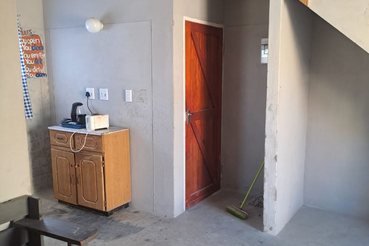 2 Bedroom house for sale- Cash Buyers only Transfer fees included - Photo 5