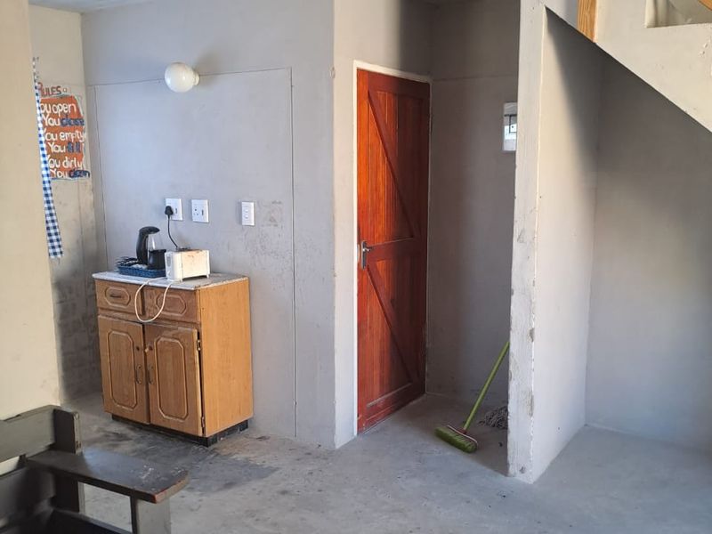 2 Bedroom house for sale- Cash Buyers only Transfer fees included - Photo 5