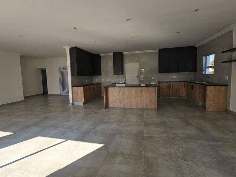 Newly build home in Riverspray Lifestyle Estate - Photo 5