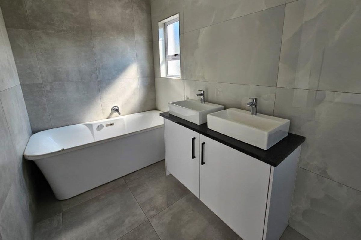 Newly build home in Riverspray Lifestyle Estate - Photo 2