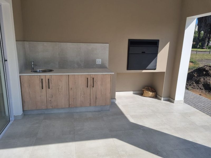 Newly build home in Riverspray Lifestyle Estate - Photo 6