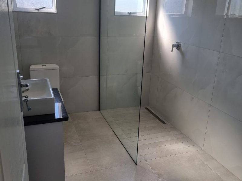 Newly build home in Riverspray Lifestyle Estate - Photo 3