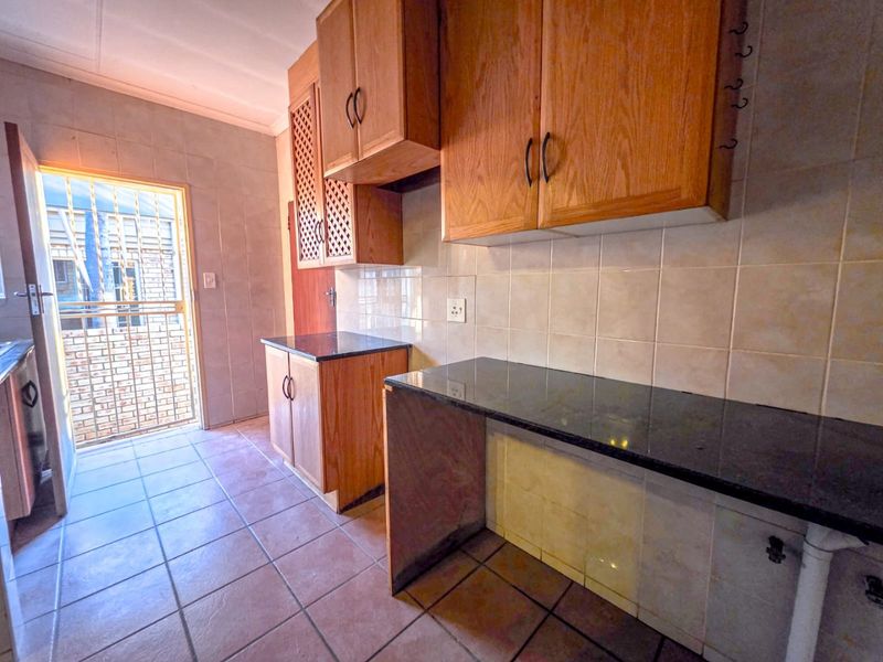 Secure 4-Bedroom Family Home with Splash Pool – Amberfield Glen Estate, Centurion - Photo 8