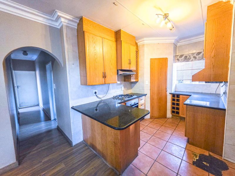 Secure 4-Bedroom Family Home with Splash Pool – Amberfield Glen Estate, Centurion - Photo 6