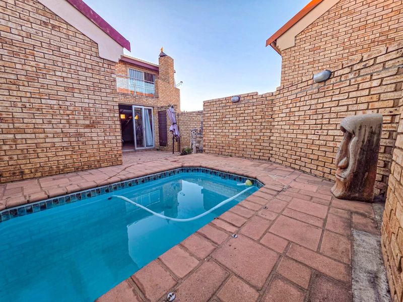 Secure 4-Bedroom Family Home with Splash Pool – Amberfield Glen Estate, Centurion - Photo 2