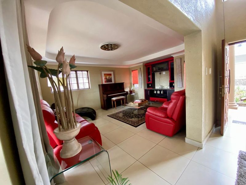 4 Bedroom House in a Secure Estate - Photo 4