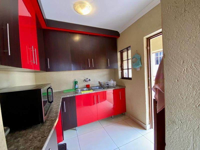 4 Bedroom House in a Secure Estate - Photo 8