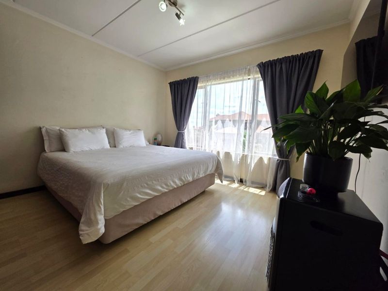 Stylish & Spacious 2-Bedroom Flat with Dual Balconies & Built-In Braai - Photo 10