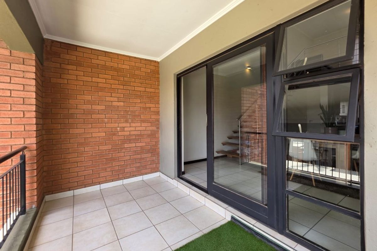 Stylish & Spacious 2-Bedroom Flat with Dual Balconies & Built-In Braai - Photo 5