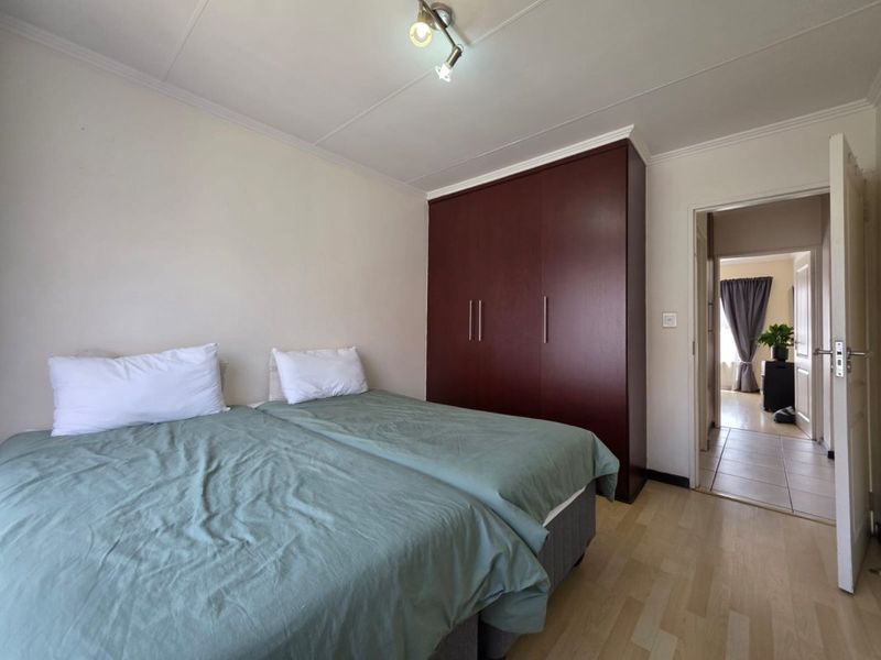 Stylish & Spacious 2-Bedroom Flat with Dual Balconies & Built-In Braai - Photo 7