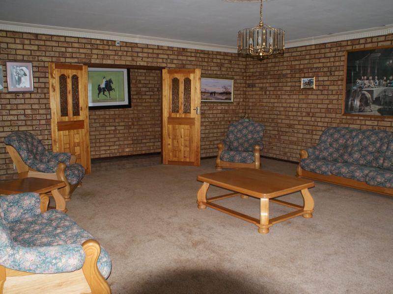 Property for Sale – Prime Location at the Foot of the Magaliesberg Mountains - Photo 3