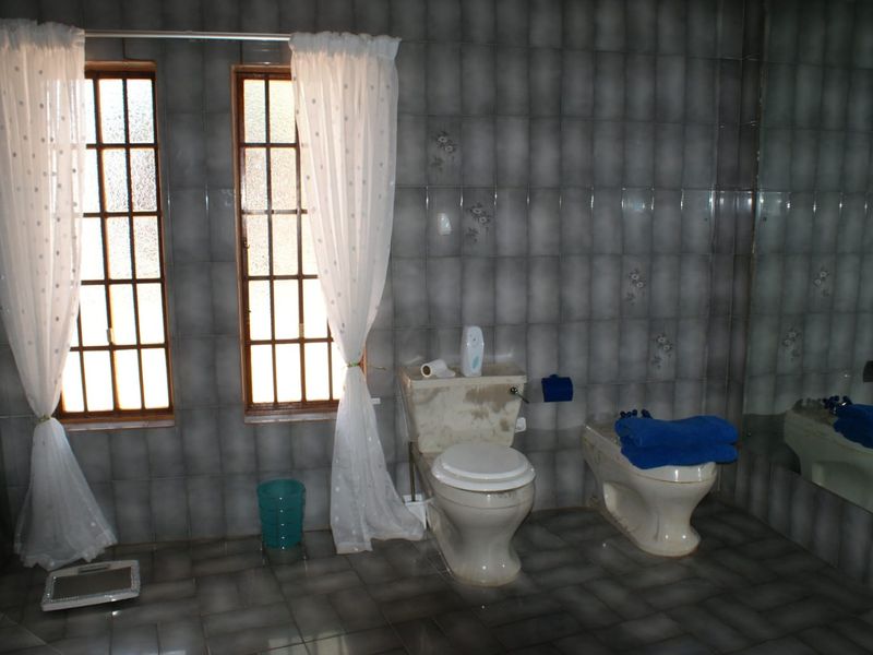 Property for Sale – Prime Location at the Foot of the Magaliesberg Mountains - Photo 9