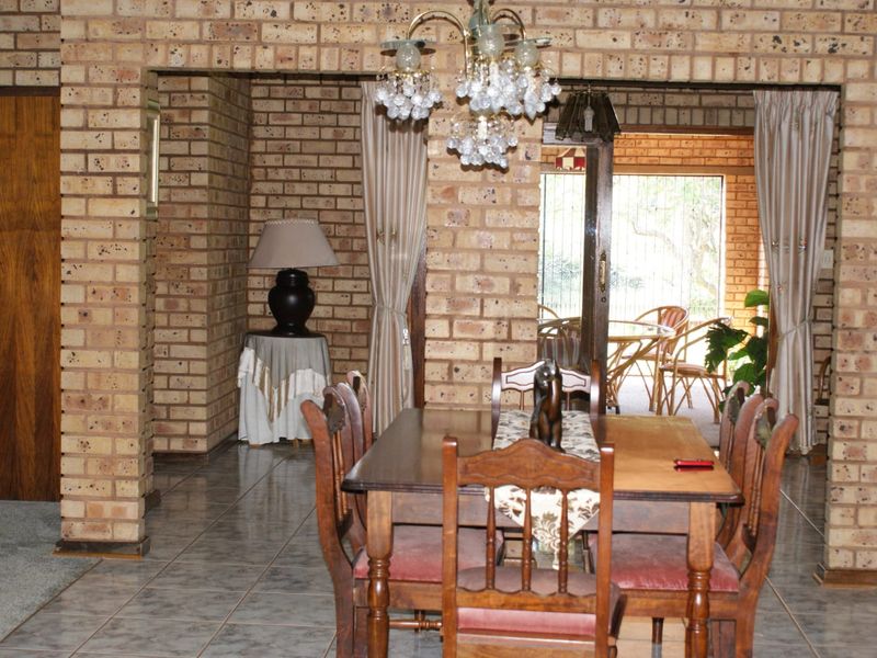 Property for Sale – Prime Location at the Foot of the Magaliesberg Mountains - Photo 7