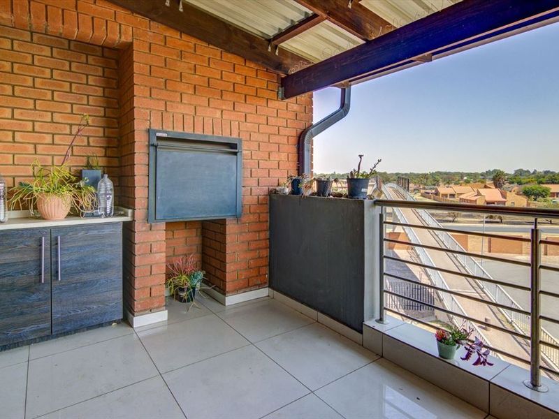 Property Features Overview - Photo 3