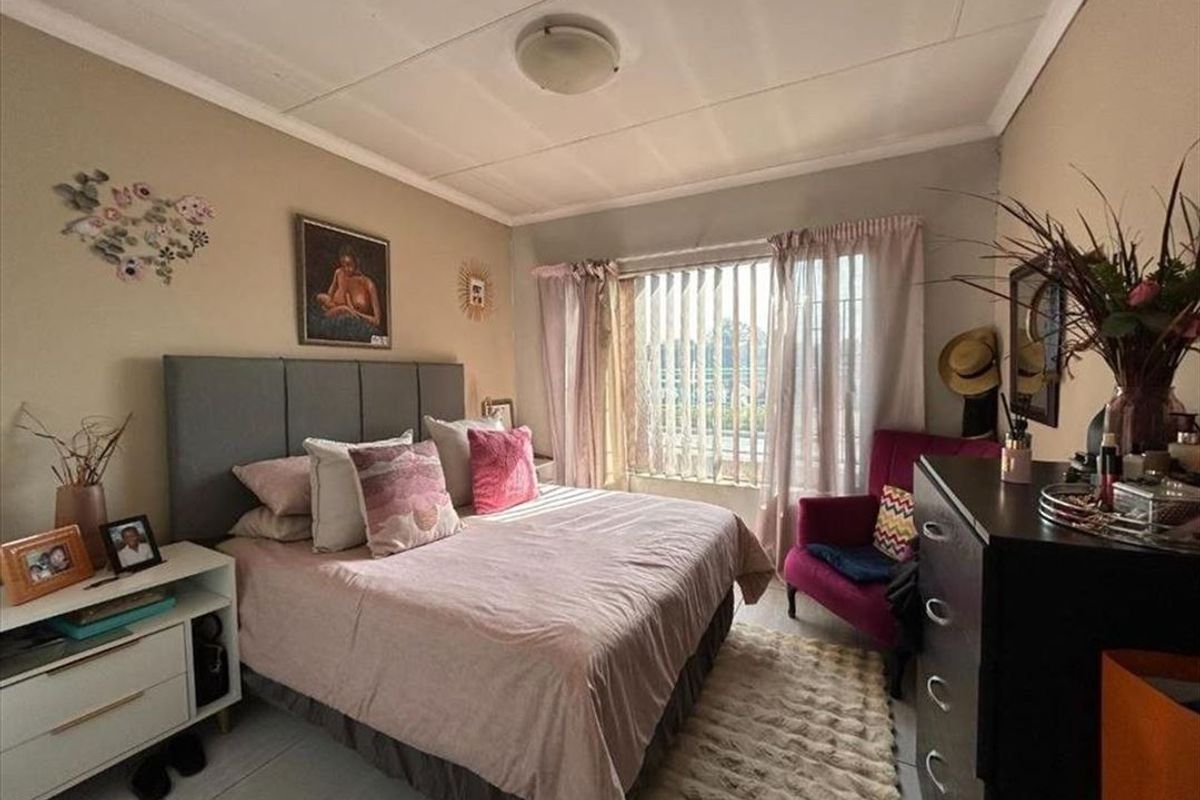 Charming Starter Home with Warm and Inviting Spaces - Photo 3