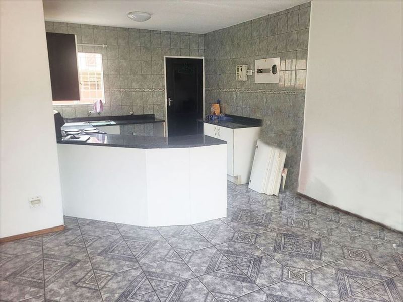 Cozy Retreat with Sparkling Pool and Comfortable Living - Photo 2