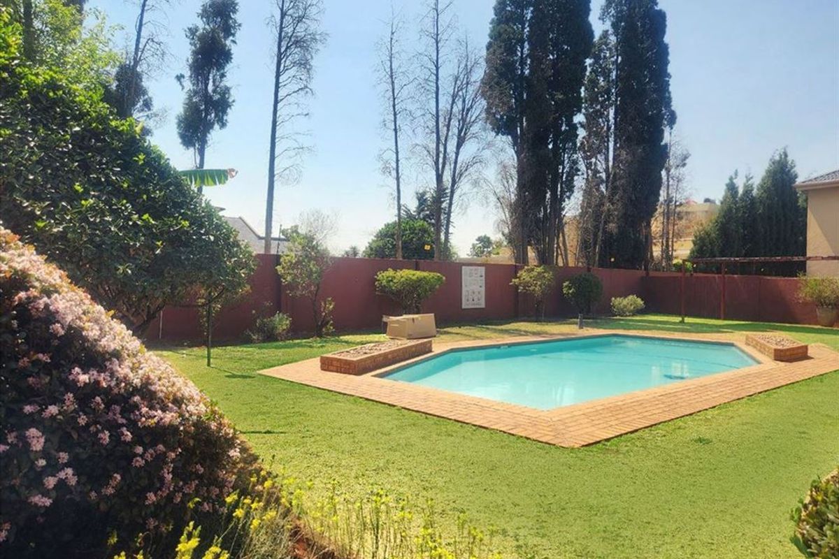 Cozy Retreat with Sparkling Pool and Comfortable Living - Photo 3