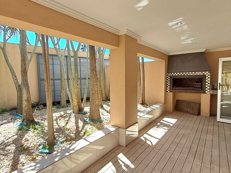 Well maintained secure home in a small complex in popular area of Vincent close to all amenities - Photo 1