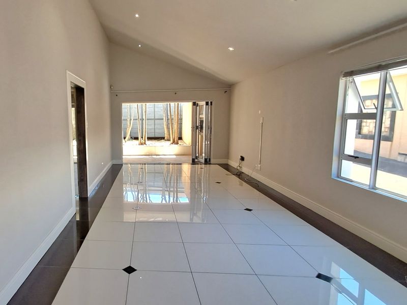 Well maintained secure home in a small complex in popular area of Vincent close to all amenities - Photo 9