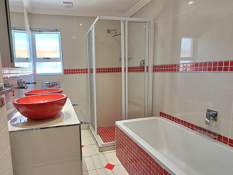 Well maintained secure home in a small complex in popular area of Vincent close to all amenities - Photo 8