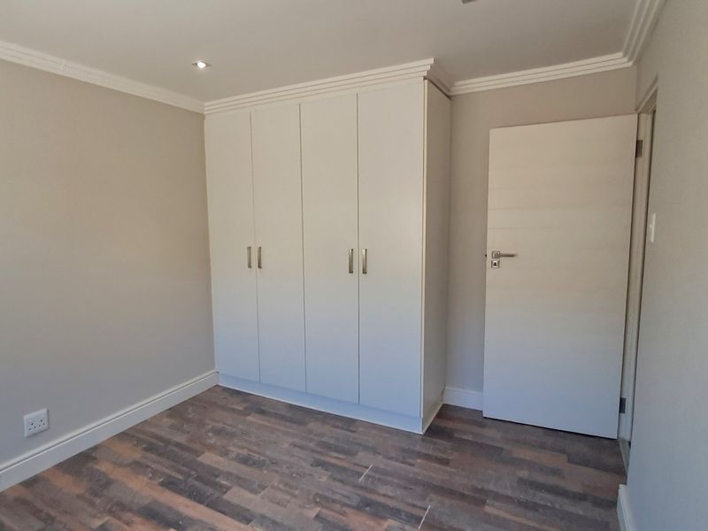 Well maintained secure home in a small complex in popular area of Vincent close to all amenities - Photo 6