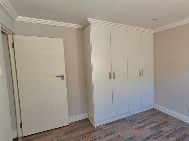 Well maintained secure home in a small complex in popular area of Vincent close to all amenities - Photo 7