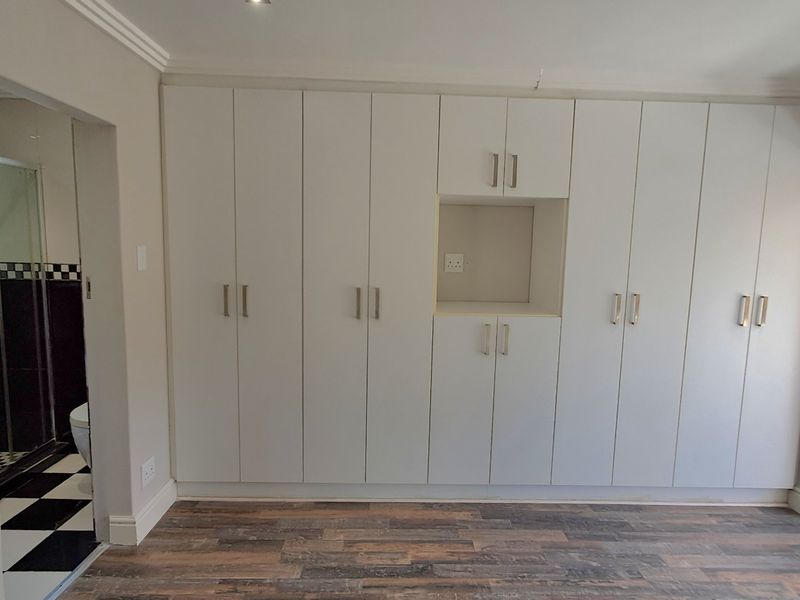Well maintained secure home in a small complex in popular area of Vincent close to all amenities - Photo 3