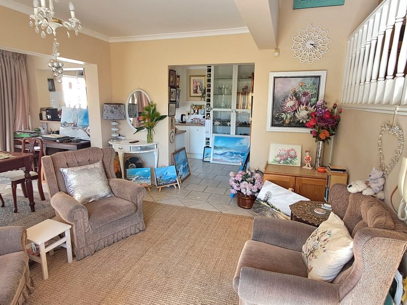 Maintenance free, lock-up and go, spacious solid townhouse in secure complex close to Beacon Bay Country Club - Photo 3