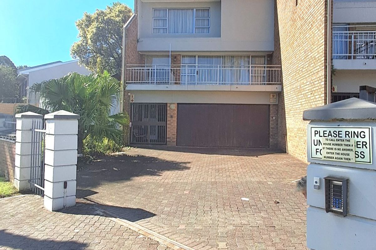 Lock-up and go, spacious townhouse in secure complex close to Beacon Bay Country Club. - Photo 2