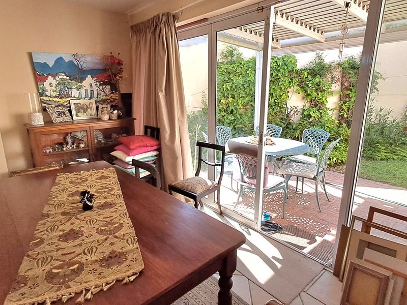 Maintenance free, lock-up and go, spacious solid townhouse in secure complex close to Beacon Bay Country Club - Photo 10