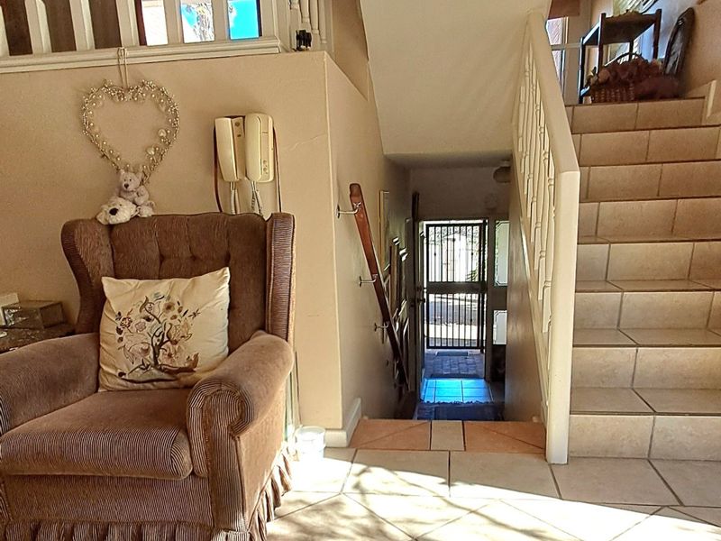 Maintenance free, lock-up and go, spacious solid townhouse in secure complex close to Beacon Bay Country Club - Photo 6
