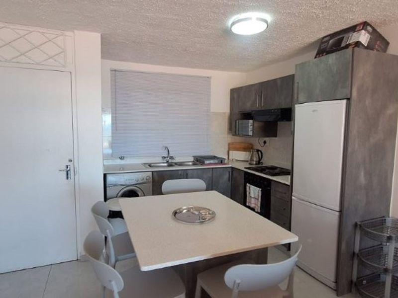 Two Bedroom Apartment In Margate - Photo 10