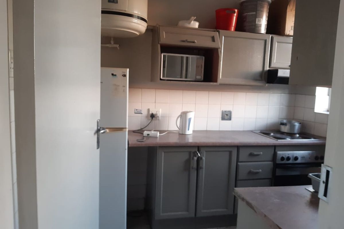 Four bedroom apartment to rent in Hatfield - Photo 3