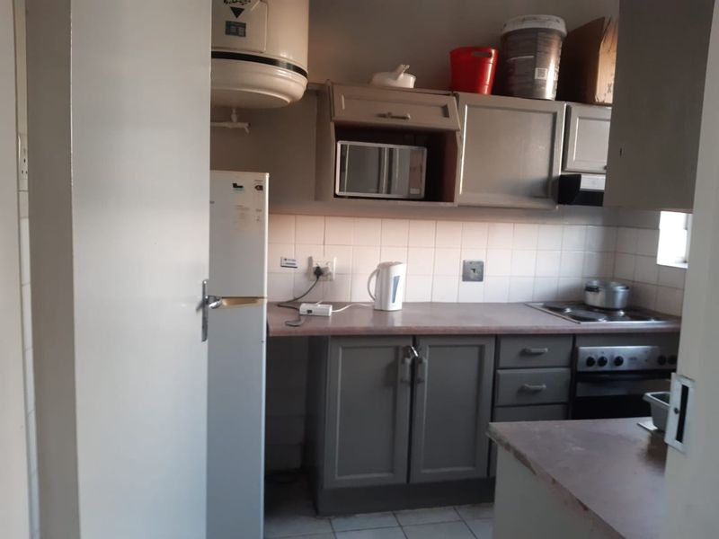 Four bedroom apartment to rent in Hatfield - Photo 3