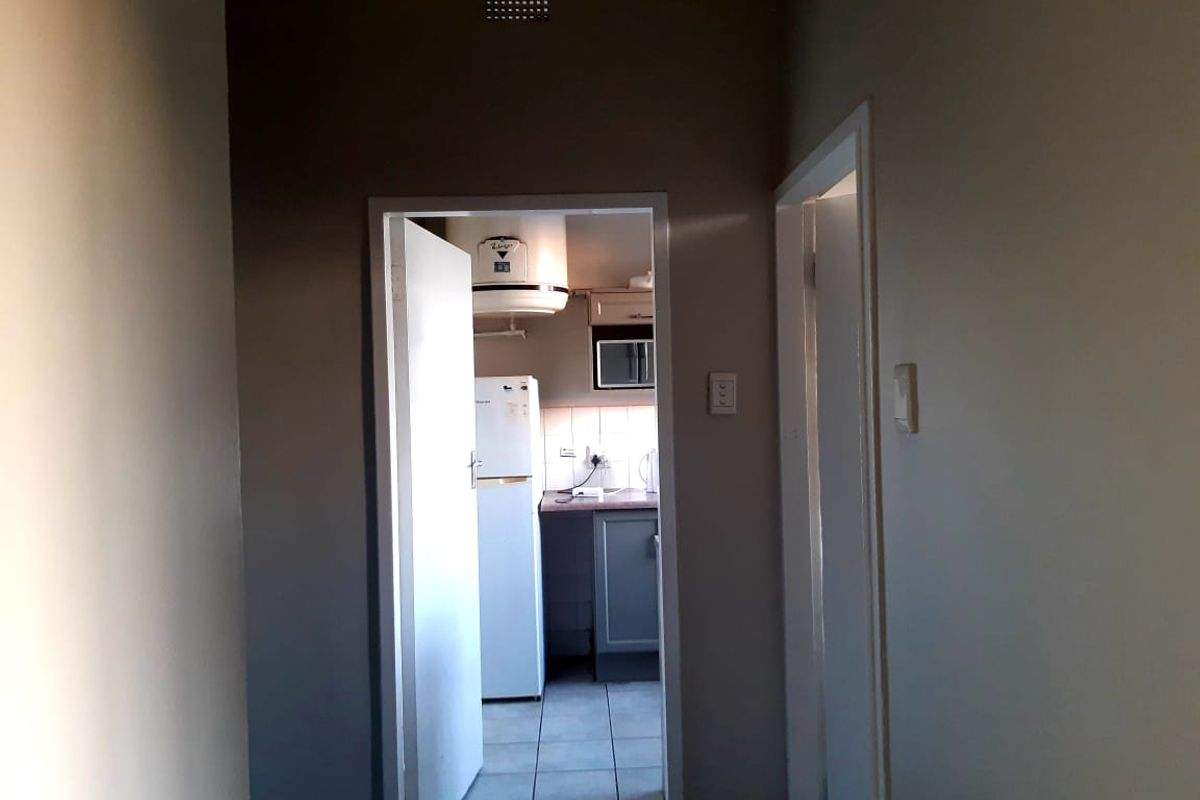 Four bedroom apartment to rent in Hatfield - Photo 4