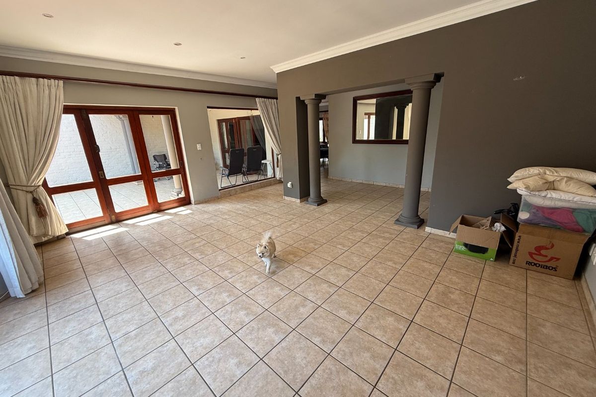 Lovely Secure Family Home! - Photo 4