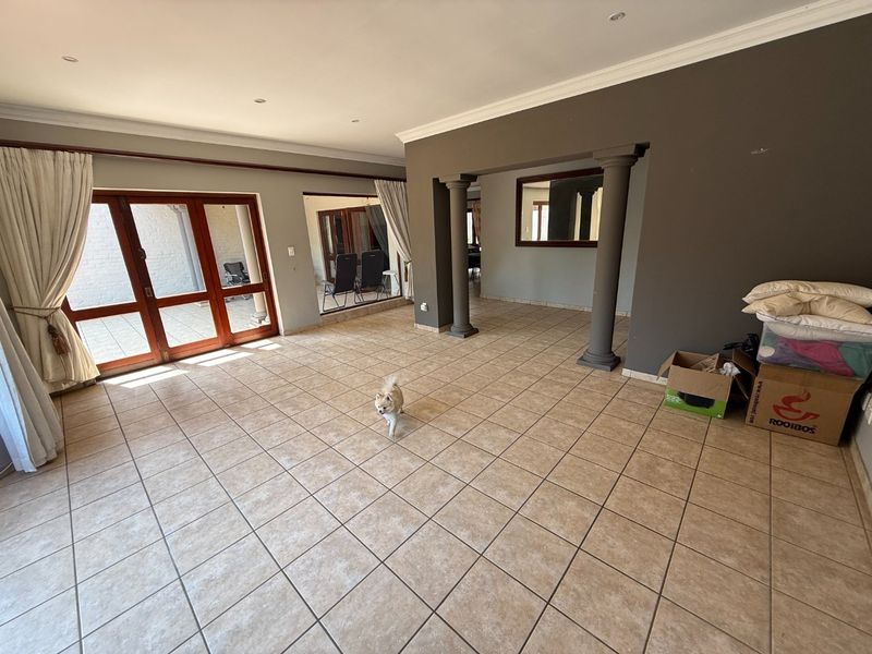 Lovely Secure Family Home! - Photo 4