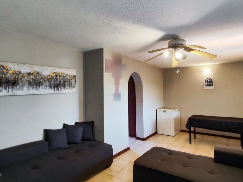 Lovely and Spacious Duplex in well Maintained Complex, well secured with Pet Friendly Private Gardens! - Photo 6