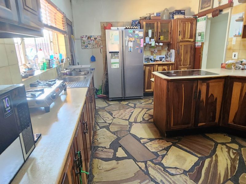 SPACIOUS FAMILY HOME FOR RENTAL IN ERASMIA  - Photo 7