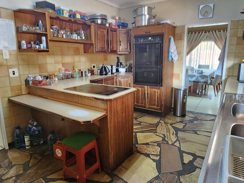 SPACIOUS FAMILY HOME FOR RENTAL IN ERASMIA  - Photo 5